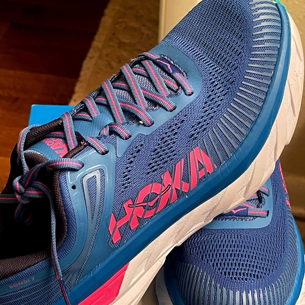Hoka One One Bondi 7 Running Shoe 9.5(B) Women's